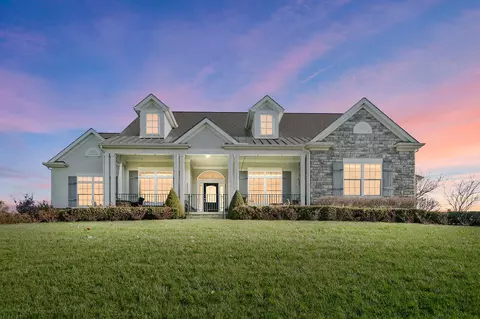 180 Hidden Creek Dr, Galloway, OH 43119