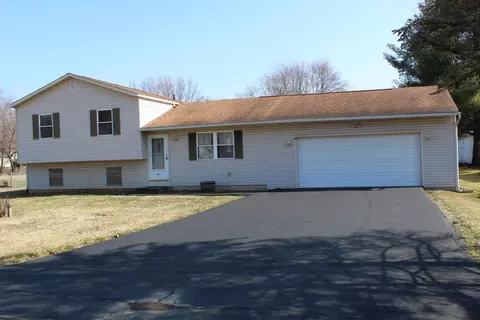 77 5th Ave SW, Pataskala, OH 43062