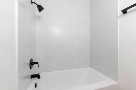 Bath - 67 N Everett Ave, Columbus, OH 43213 photo 2 of 3