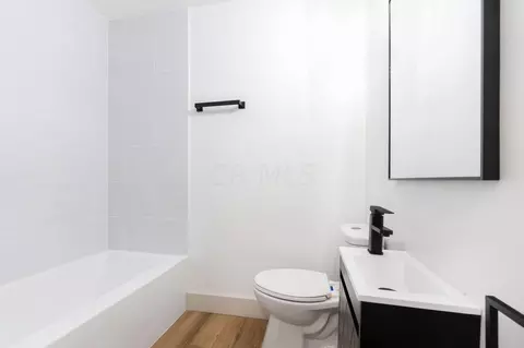 Bath - 67 N Everett Ave, Columbus, OH 43213 photo 1 of 3