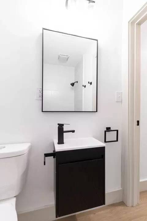 Bath - 67 N Everett Ave, Columbus, OH 43213 photo 3 of 3
