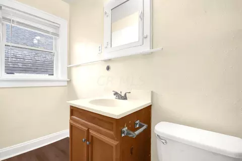 Bath - 419-421 E Maynard Ave, Columbus, OH 43202 photo 3 of 4