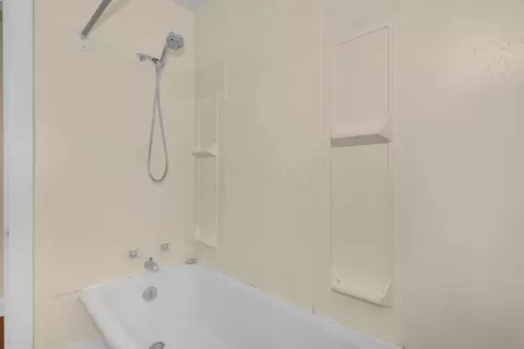 Bath - 419-421 E Maynard Ave, Columbus, OH 43202 photo 4 of 4