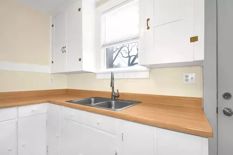 Kitchen - 419-421 E Maynard Ave, Columbus, OH 43202 photo 5 of 6