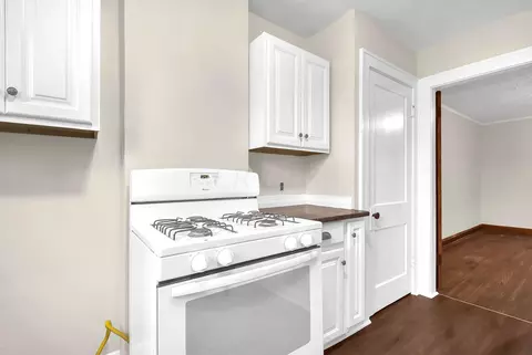 Kitchen - 419-421 E Maynard Ave, Columbus, OH 43202 photo 1 of 6