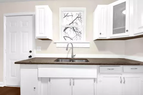 Kitchen - 419-421 E Maynard Ave, Columbus, OH 43202 photo 2 of 6