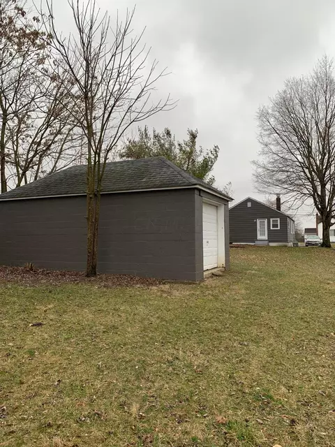 Exterior - 114 Highland Ave, Circleville, OH 43113 photo 4 of 5