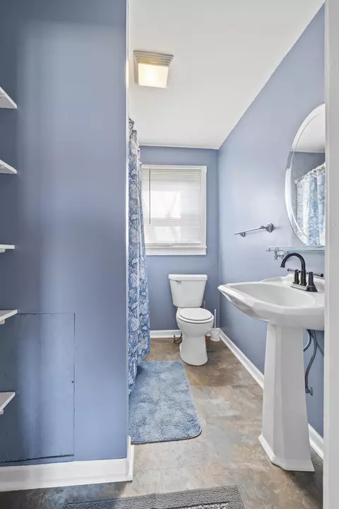 Bath - 114 Highland Ave, Circleville, OH 43113 photo 1 of 2