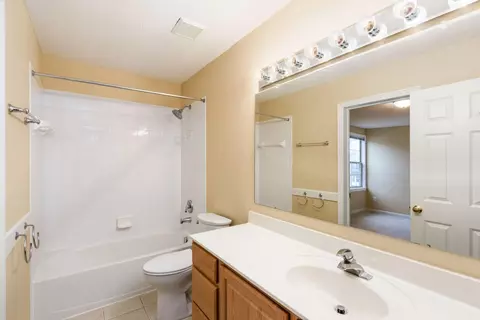 Bath - 7615 Windsor Dr, Dublin, OH 43016 photo 3 of 7