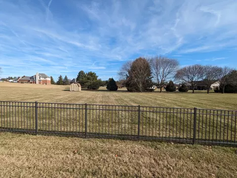 Exterior - 3092 Wyandot Dr, Springfield, OH 45502 photo 2 of 7