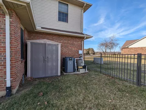 Exterior - 3092 Wyandot Dr, Springfield, OH 45502 photo 3 of 7