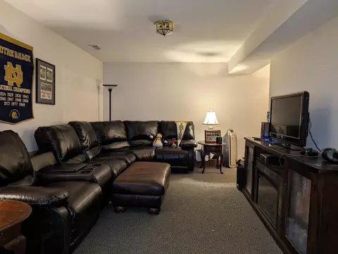 Living - 3092 Wyandot Dr, Springfield, OH 45502 photo 1 of 2