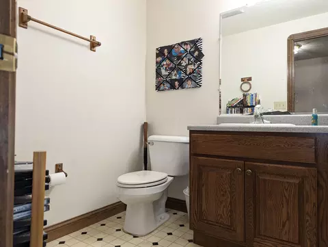 Bath - 3092 Wyandot Dr, Springfield, OH 45502 photo 2 of 2