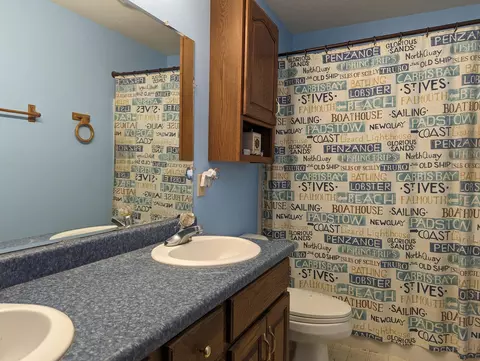 Bath - 3092 Wyandot Dr, Springfield, OH 45502 photo 1 of 2