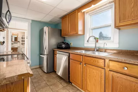 Kitchen - 4565 E National Rd, Springfield, OH 45505 photo 3 of 5