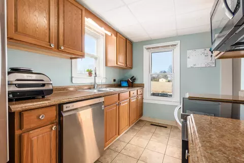 Kitchen - 4565 E National Rd, Springfield, OH 45505 photo 1 of 5
