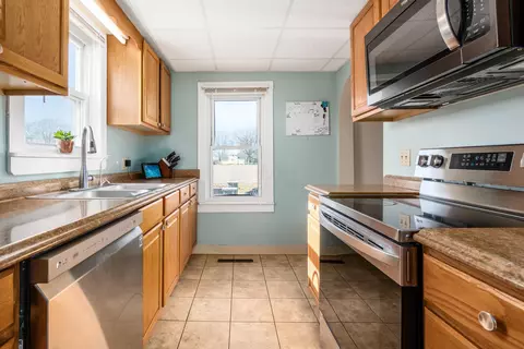 Kitchen - 4565 E National Rd, Springfield, OH 45505 photo 2 of 5