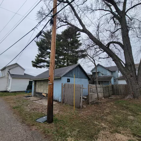 Exterior - 425 E Main St, Newark, OH 43055 photo 5 of 8