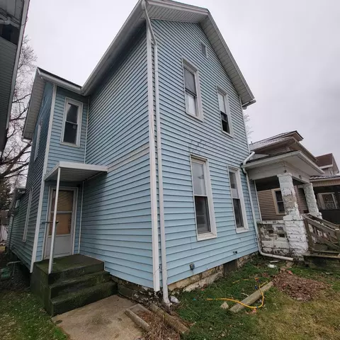 Exterior - 425 E Main St, Newark, OH 43055 photo 3 of 8