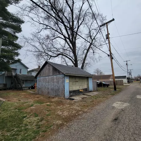Exterior - 425 E Main St, Newark, OH 43055 photo 4 of 8