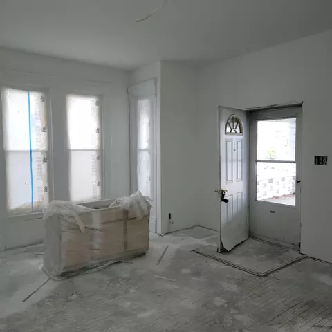 Living - 425 E Main St, Newark, OH 43055 photo 1 of 1