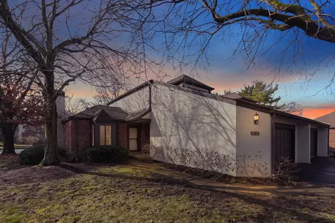 217 St Antoine St #20-A, Worthington, OH 43085