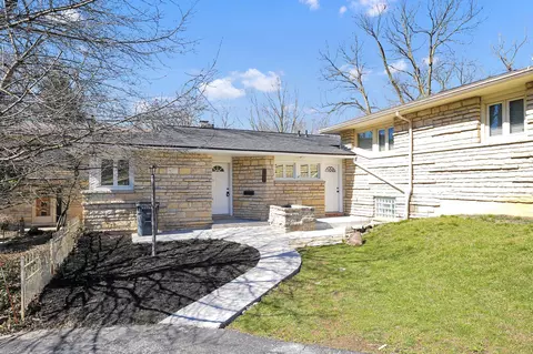 2895 Charing Rd, Columbus, OH 43221