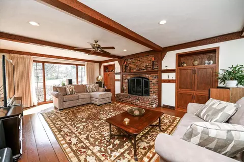 Living - 523 Rollingrock Ln, Cincinnati, OH 45255 photo 1 of 17