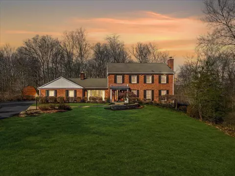 523 Rollingrock Ln, Cincinnati, OH 45255