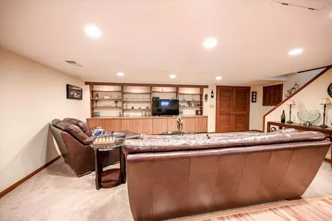 Living - 523 Rollingrock Ln, Cincinnati, OH 45255 photo 14 of 17