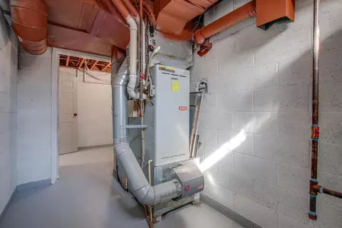 Exterior - 1637 Winding Trl, Springfield, OH 45503 photo 6 of 13