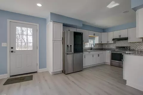 Kitchen - 1637 Winding Trl, Springfield, OH 45503 photo 4 of 4