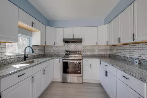 Kitchen - 1637 Winding Trl, Springfield, OH 45503 photo 1 of 4