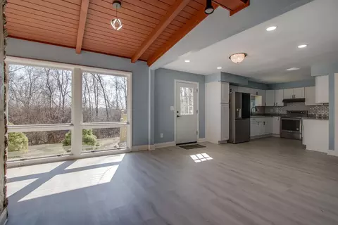 Living - 1637 Winding Trl, Springfield, OH 45503 photo 1 of 1