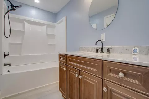 Bath - 1637 Winding Trl, Springfield, OH 45503 photo 6 of 7