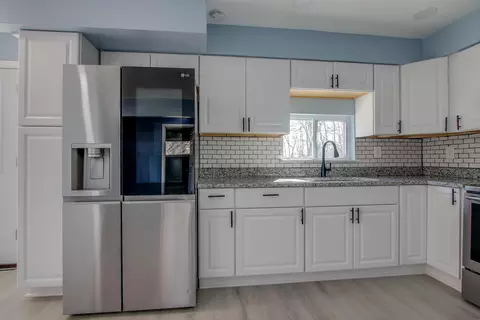 Kitchen - 1637 Winding Trl, Springfield, OH 45503 photo 3 of 4