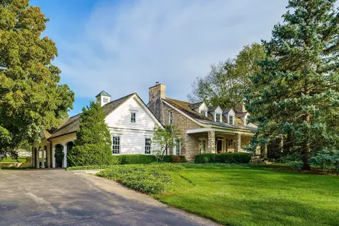 Exterior - 5580 Riverside Dr, Dublin, OH 43017 photo 4 of 18