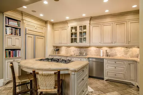 Kitchen - 5580 Riverside Dr, Dublin, OH 43017 photo 1 of 3