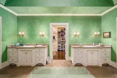 Bath - 5580 Riverside Dr, Dublin, OH 43017 photo 2 of 3