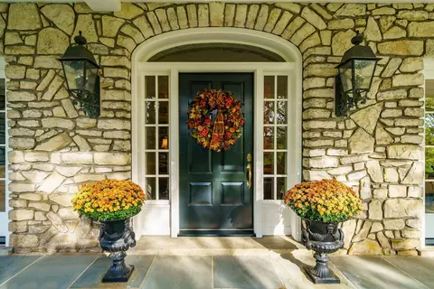 Entry Way - 5580 Riverside Dr, Dublin, OH 43017 photo 1 of 8