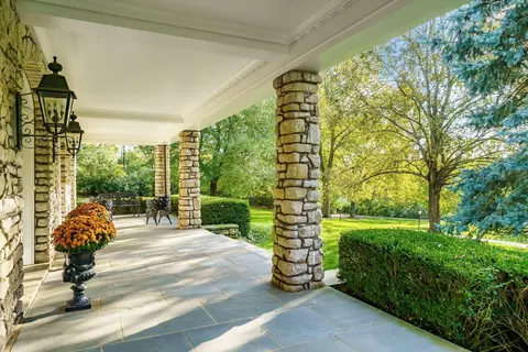 Exterior - 5580 Riverside Dr, Dublin, OH 43017 photo 7 of 18