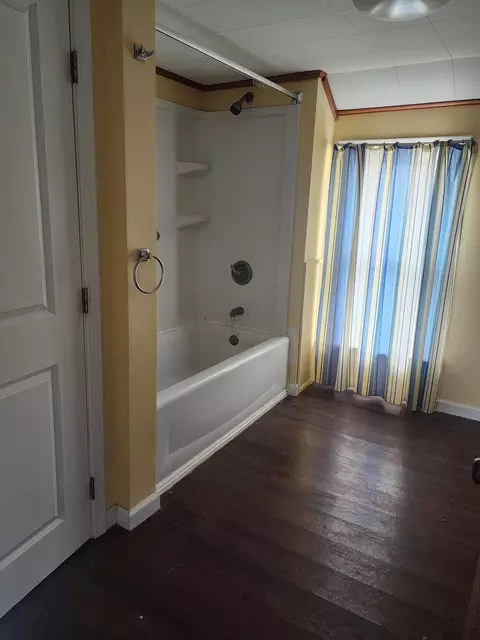 Bath - 336 Lancaster Pike, Circleville, OH 43113 photo 1 of 1