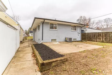 Exterior - 429 E Jeffrey Pl, Columbus, OH 43214 photo 6 of 8