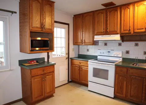 Kitchen - 2565 Capaldi Dr, Marion, OH 43302 photo 2 of 2