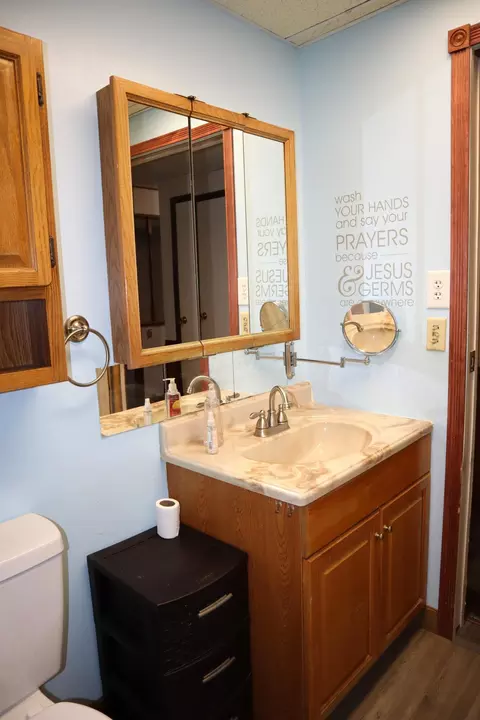 Bath - 2565 Capaldi Dr, Marion, OH 43302 photo 2 of 4