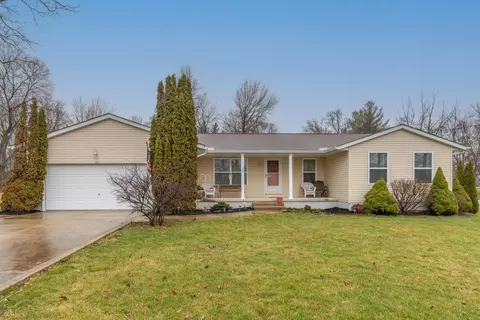 100 W Hiawatha Dr, Powell, OH 43065