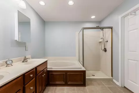 Bath - 5917 Dunabbey Loop, Dublin, OH 43017 photo 3 of 5