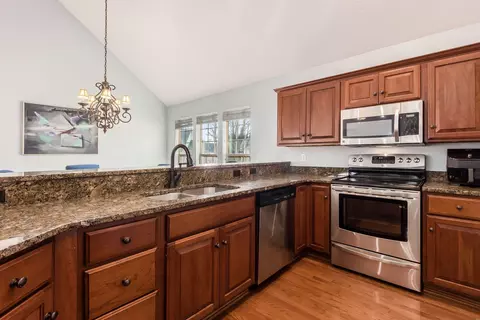 Kitchen - 5917 Dunabbey Loop, Dublin, OH 43017 photo 2 of 2