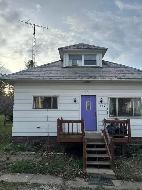 147 East St, Lore City, OH 43755