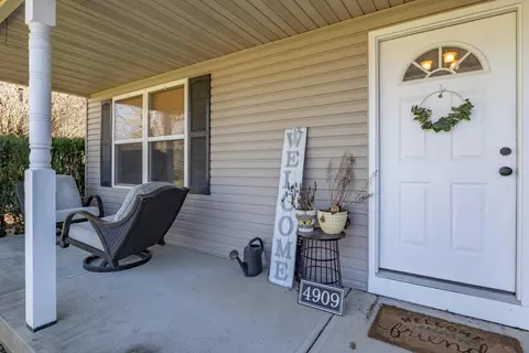 Exterior - 4909 E County Line Rd, Springfield, OH 45502 photo 2 of 3